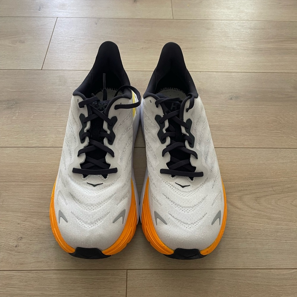 Hoka Arahi 6